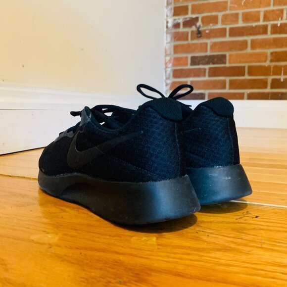 Size 9.5 - Nike Tanjun Black - 812654-001 - Picture 10 of 14